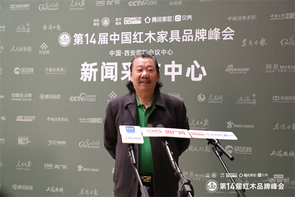中裝傳奇品牌創始人、中國傳統工藝大師金彪云接受新華社、央廣網、騰訊家居等媒體采訪 中裝傳奇品牌創始人、中國傳統工藝大師金彪云接受新華社、央廣網、騰訊家居等媒體采訪
