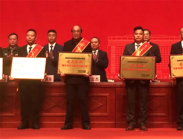 卓木王董事長 杜承三(中) 卓木王董事長 杜承三(中)