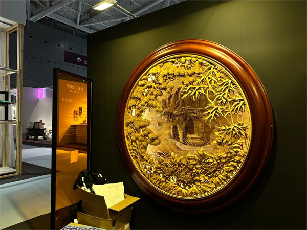 《一帆風順》木雕作品展會現場圖 《一帆風順》木雕作品展會現場圖