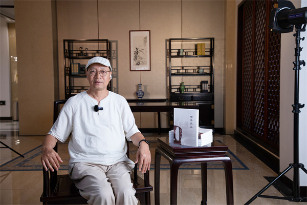 清華大學(xué)家具設(shè)計(jì)高研班特邀教授彭亮 清華大學(xué)家具設(shè)計(jì)高研班特邀教授彭亮