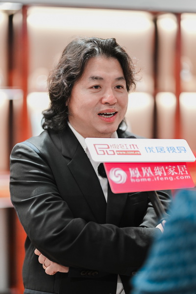 友聯·家執行總裁兼總設計師戴愛國接受品牌紅木網、優居視界與鳳凰網家居的聯合采訪 友聯·家執行總裁兼總設計師戴愛國接受品牌紅木網、優居視界與鳳凰網家居的聯合采訪
