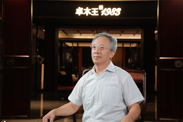 全聯(lián)藝術(shù)紅木家具專業(yè)委員會專家顧問、華南農(nóng)業(yè)大學(xué)教授李凱夫 全聯(lián)藝術(shù)紅木家具專業(yè)委員會專家顧問、華南農(nóng)業(yè)大學(xué)教授李凱夫