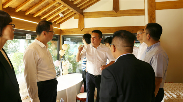上海市長寧區區長侯繼軍參觀點贊