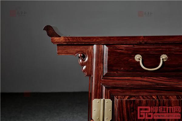萬事紅紅木