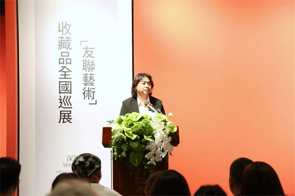 祥利集團(tuán)執(zhí)行總裁、深圳紅木家具博物館館長、友聯(lián)家品牌創(chuàng)始人、紅木家具制作技藝第四代傳承人戴愛國致辭 祥利集團(tuán)執(zhí)行總裁、深圳紅木家具博物館館長、友聯(lián)家品牌創(chuàng)始人、紅木家具制作技藝第四代傳承人戴愛國致辭