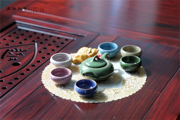 紅木家具十大影響力品牌國(guó)祥紅木：中式茶室，待客聊天的好地方