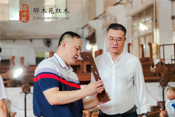 廣東家協王克會長探訪醉木苑紅木工廠，共鑒傳世匠心工藝