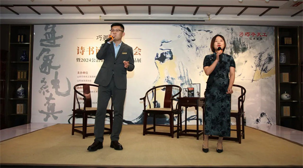巧奪天工紅木員工張曉旭、馬騰飛演唱歌曲《但愿人長久》 巧奪天工紅木員工張曉旭、馬騰飛演唱歌曲《但愿人長久》