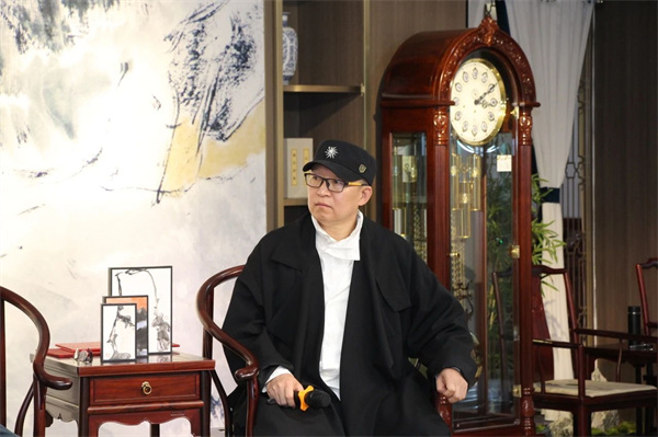 山東美術館研究館員、學術研究部主任郭振宇上臺分享 山東美術館研究館員、學術研究部主任郭振宇上臺分享