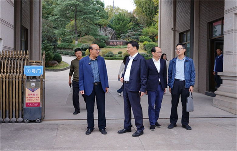 首站！浙江省二輕集團(tuán)黨委委員、副總經(jīng)理方力一行領(lǐng)導(dǎo)蒞臨卓木王實(shí)地考察調(diào)研。