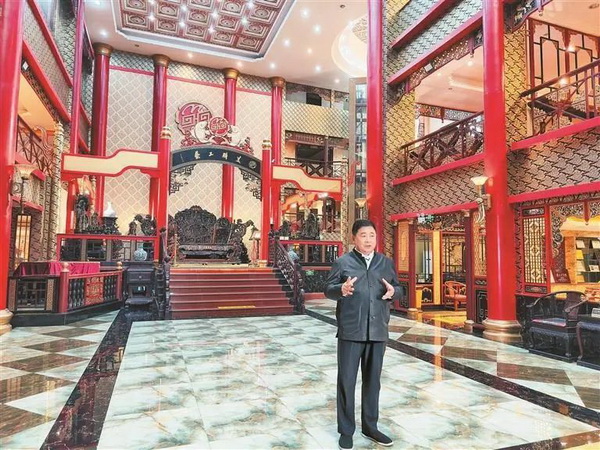 深圳龍華區文化名家、原故宮博物院院長單霽翔蒞臨美聯紅木藝術博物館參觀