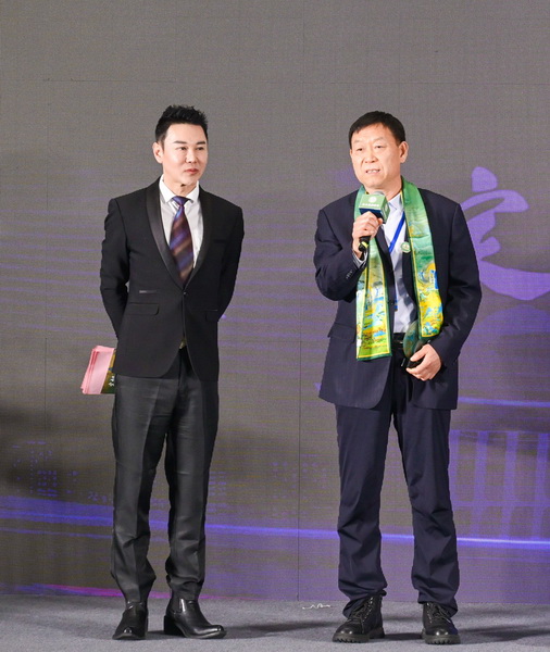 巧奪天工紅木董事長張愛冬接受央視主持人肖貴寧采訪