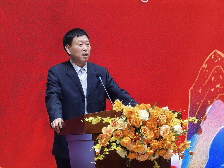 新年獻辭｜巧奪天工紅木張愛冬：2025勇毅啟航