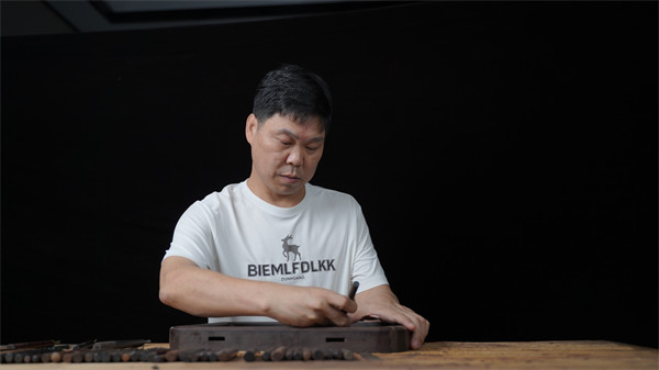 葛洪亮榮耀加冕金華市工藝美術(shù)大師，作品斬獲雙獎(jiǎng)