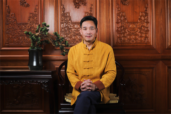 以匠心鑄就時代華章，紅木整裝大師陳新平當之無愧！