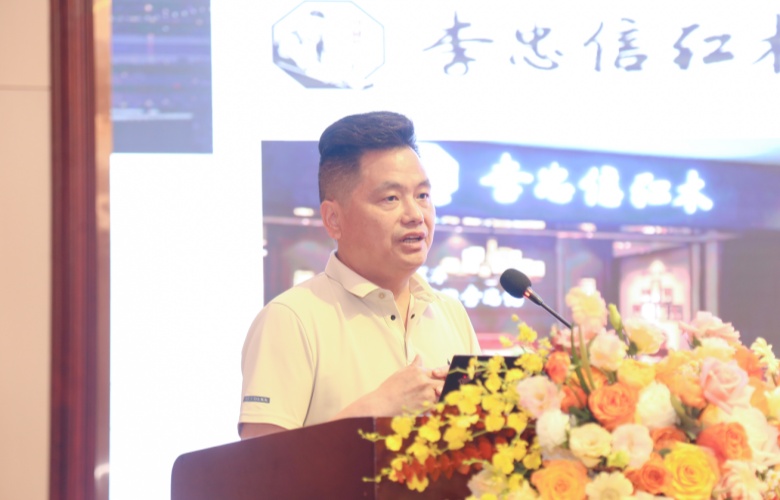 四月高光 | 李忠信紅木榮膺新榮，匠心傳承再鑄行業(yè)新輝煌