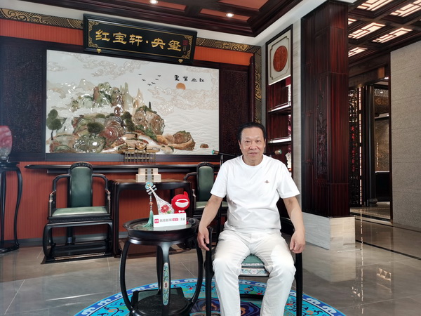 中國傳統(tǒng)工藝大師、紅寶軒董事長、央璽創(chuàng)始人曹兆庭 中國傳統(tǒng)工藝大師、紅寶軒董事長、央璽創(chuàng)始人曹兆庭