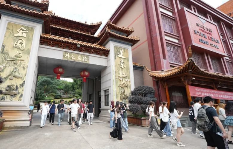 浙江廣廈建設職業技術大學產品設計專業學子到卓木王參觀學習