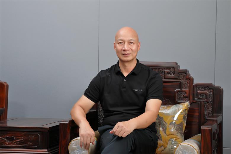 鼎遠(yuǎn)辰金欽全：擇一事終一生，書寫紅木大師的傳奇篇章